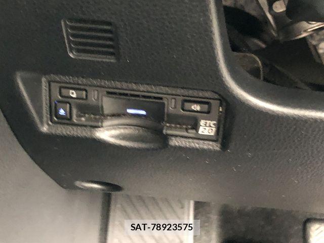 Toyota VOXY 2022-05 7360394-18