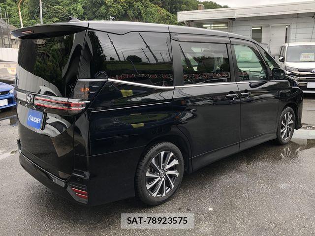 Toyota VOXY 2022-05 7360394-1
