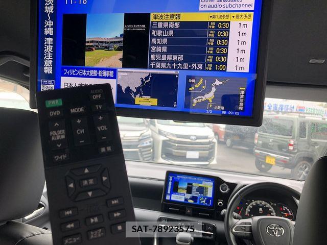 Toyota VOXY 2022-05 7360394-26