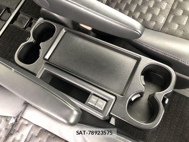 Toyota VOXY 2022-05 7360394-27