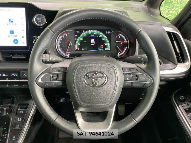 Toyota VOXY 2022-08 7360389-11