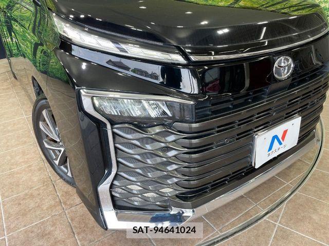 Toyota VOXY 2022-08 7360389-12