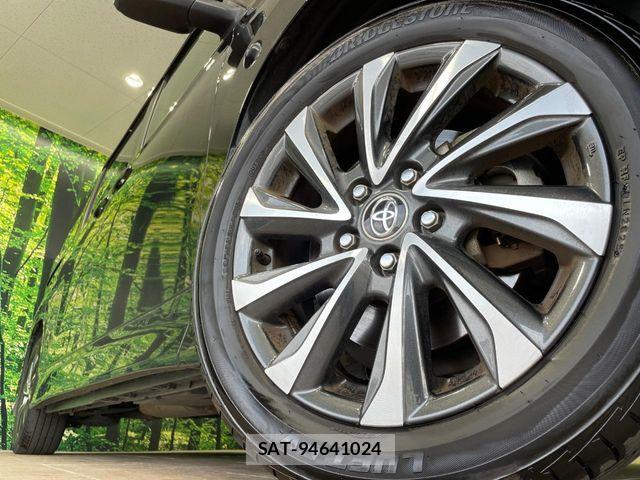 Toyota VOXY 2022-08 7360389-13