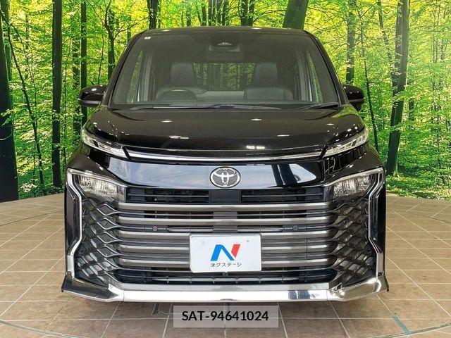 Toyota VOXY 2022-08 7360389-14