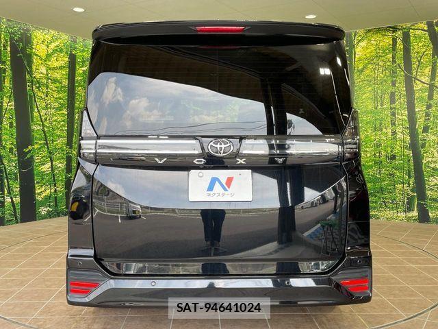 Toyota VOXY 2022-08 7360389-15