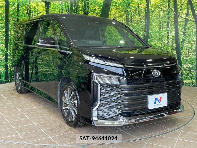 Toyota VOXY 2022-08 7360389-16