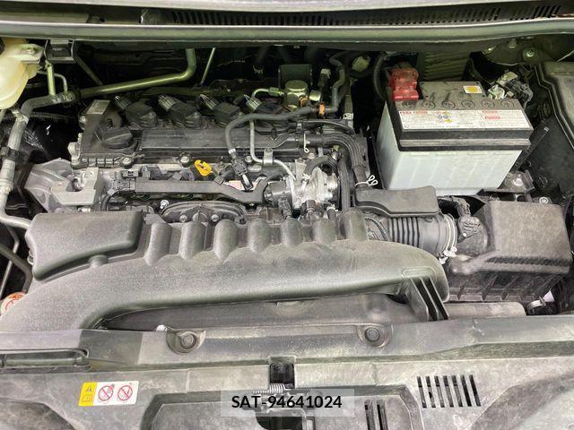 Toyota VOXY 2022-08 7360389-18