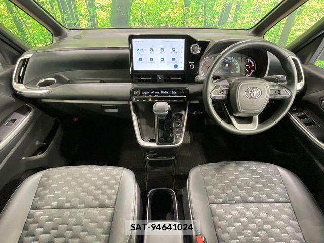 Toyota VOXY 2022-08 7360389-1