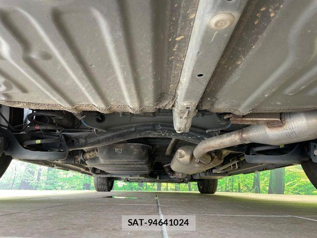 Toyota VOXY 2022-08 7360389-19