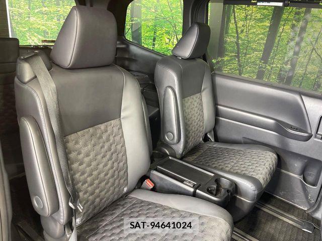 Toyota VOXY 2022-08 7360389-8