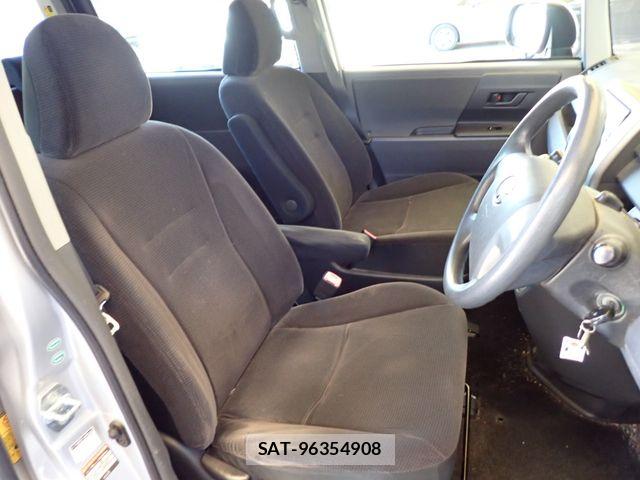 Toyota VOXY 2009-12 7360377-15