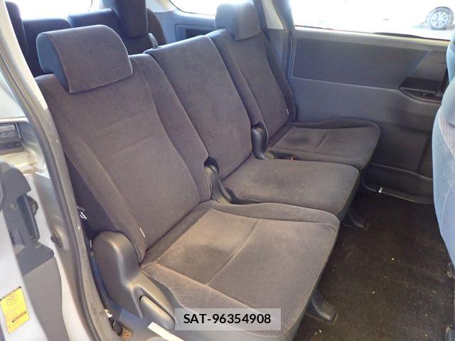 Toyota VOXY 2009-12 7360377-16