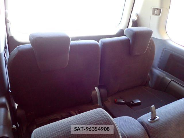 Toyota VOXY 2009-12 7360377-17