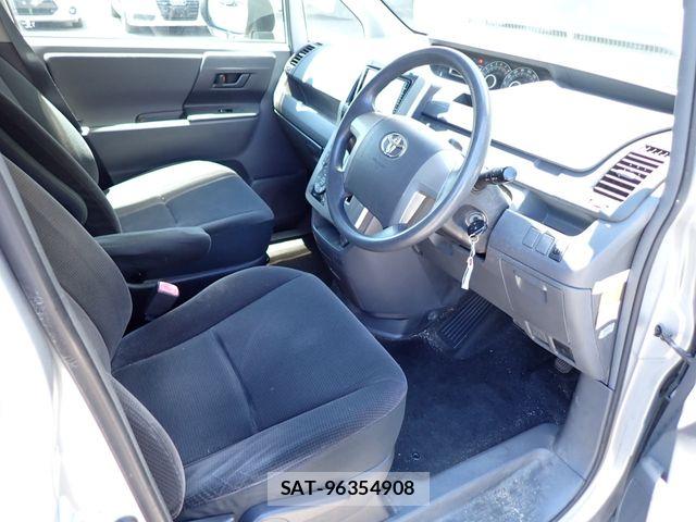 Toyota VOXY 2009-12 7360377-1