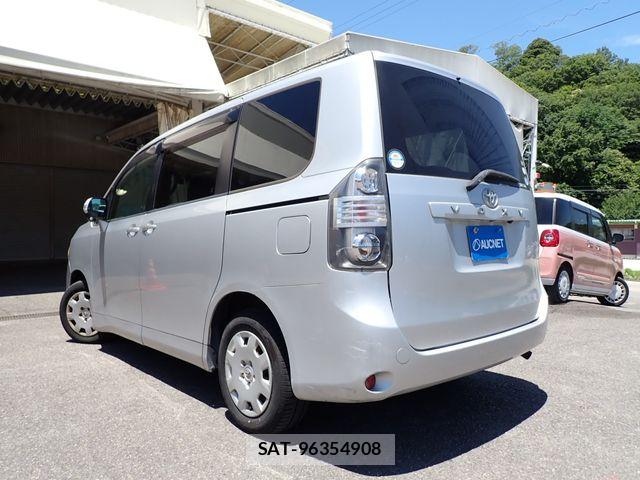 Toyota VOXY 2009-12 7360377-2