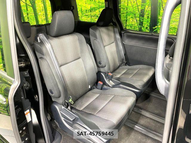Toyota VOXY 2019-02 7360404-9