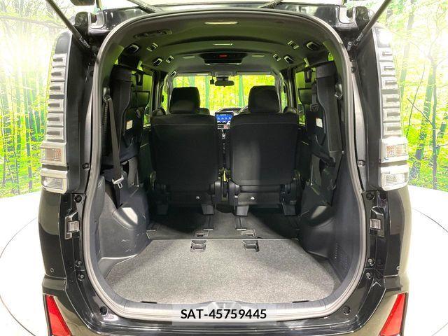 Toyota VOXY 2019-02 7360404-11