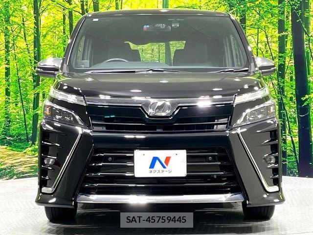 Toyota VOXY 2019-02 7360404-15