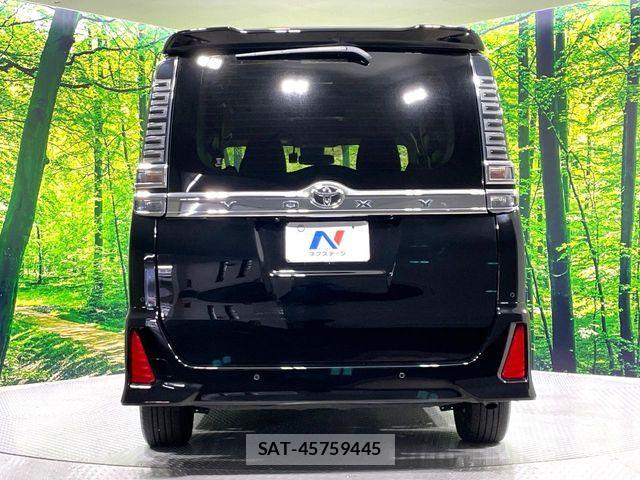 Toyota VOXY 2019-02 7360404-16