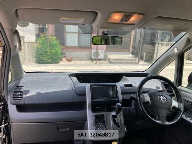 Toyota VOXY 2009-05 7360436-14