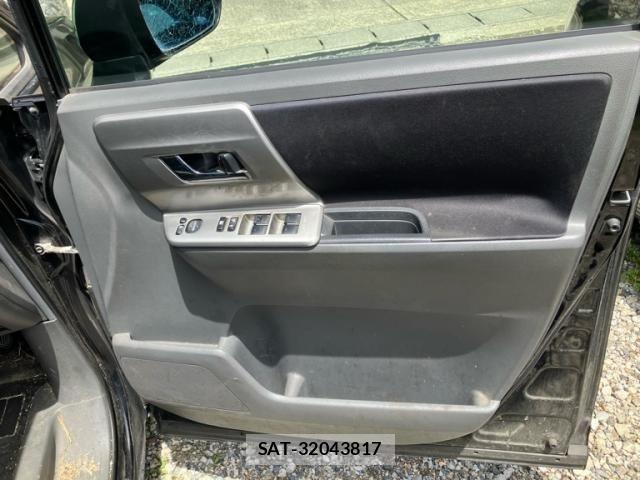 Toyota VOXY 2009-05 7360436-15