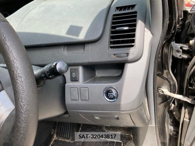 Toyota VOXY 2009-05 7360436-17