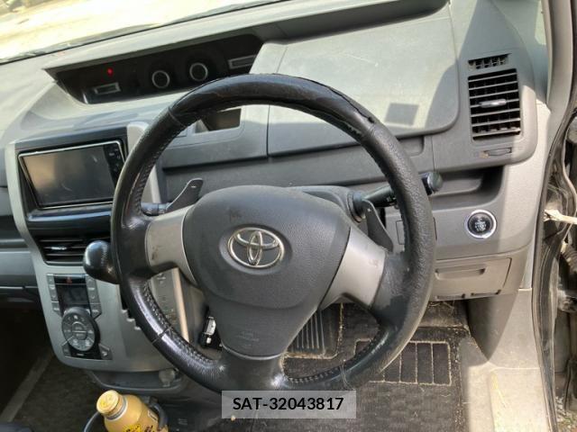 Toyota VOXY 2009-05 7360436-18