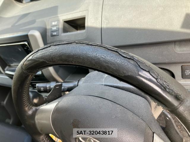 Toyota VOXY 2009-05 7360436-19