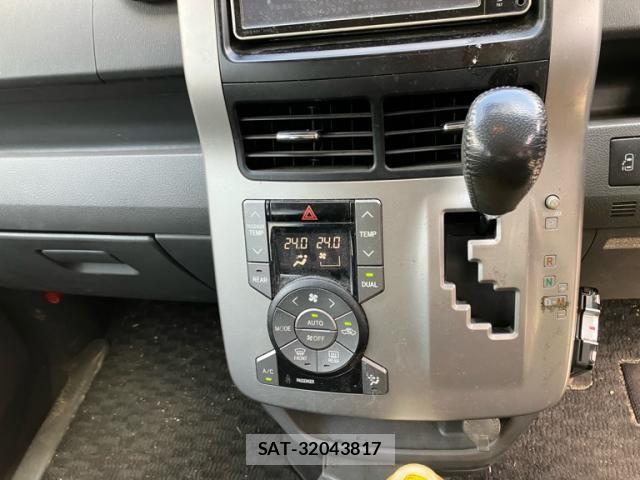 Toyota VOXY 2009-05 7360436-21
