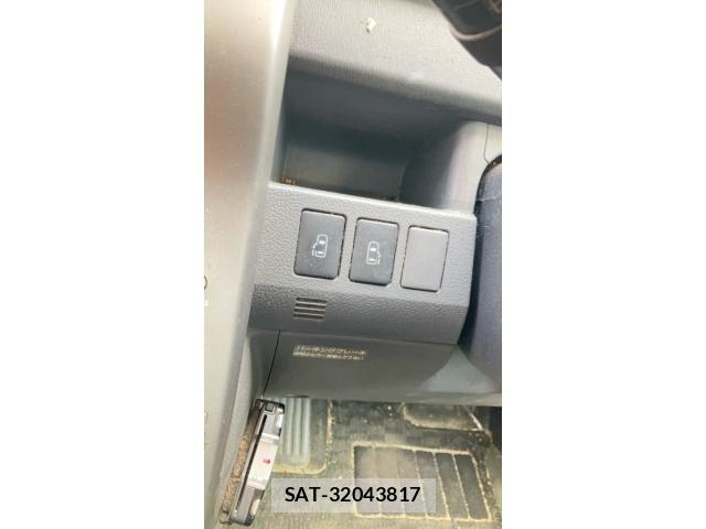 Toyota VOXY 2009-05 7360436-25