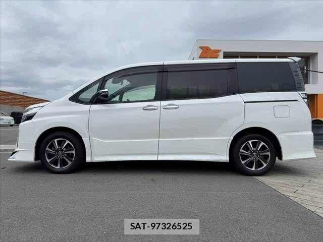 Toyota VOXY 2018-02 7360411-10