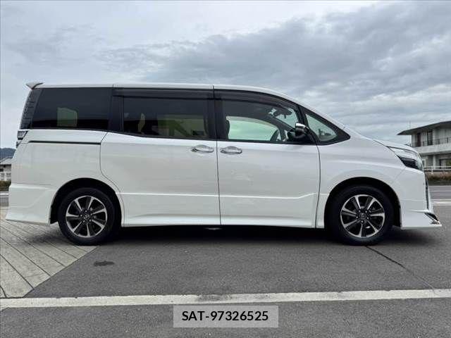 Toyota VOXY 2018-02 7360411-11