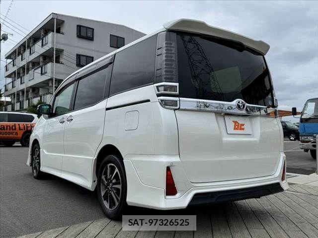 Toyota VOXY 2018-02 7360411-12
