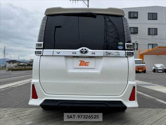 Toyota VOXY 2018-02 7360411-13