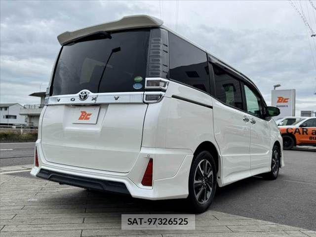 Toyota VOXY 2018-02 7360411-14