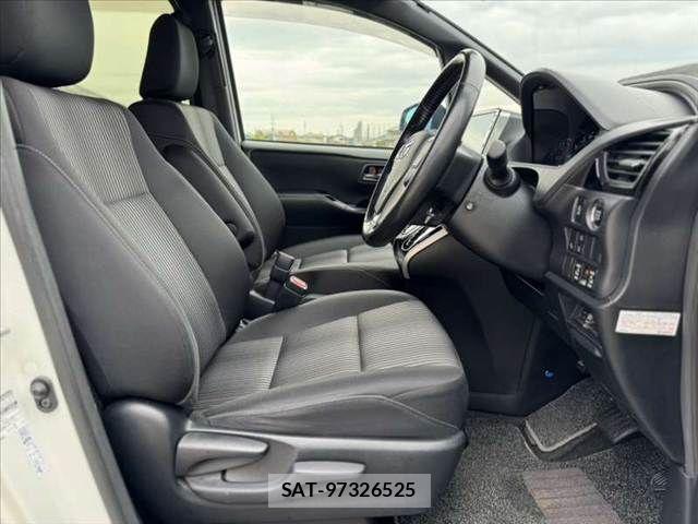 Toyota VOXY 2018-02 7360411-15