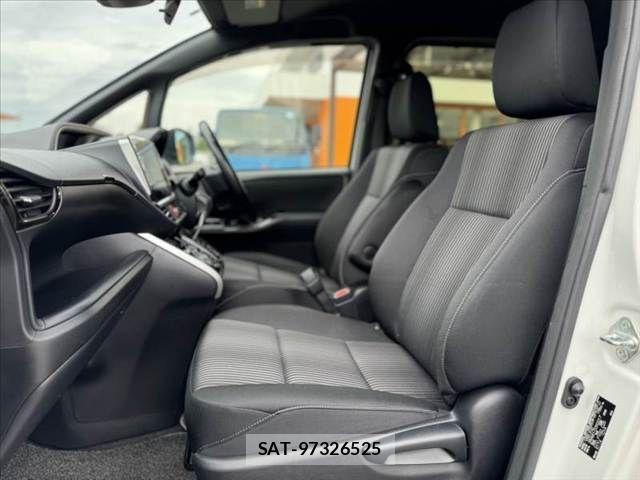 Toyota VOXY 2018-02 7360411-16