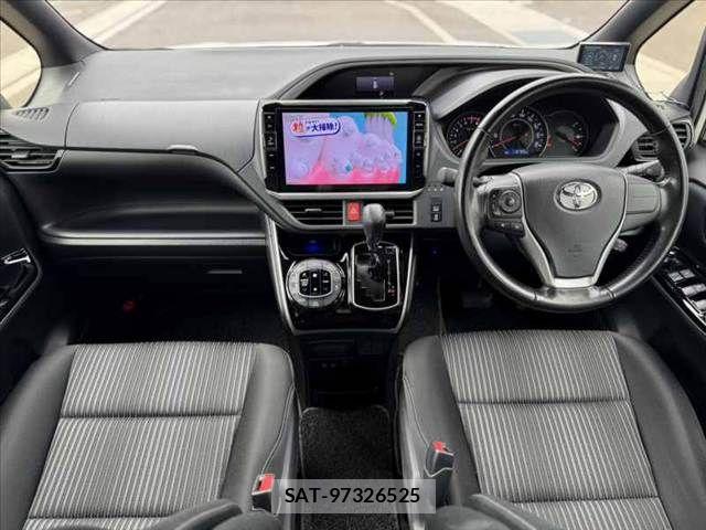 Toyota VOXY 2018-02 7360411-1