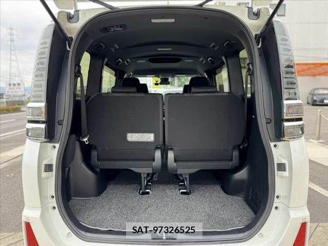 Toyota VOXY 2018-02 7360411-19