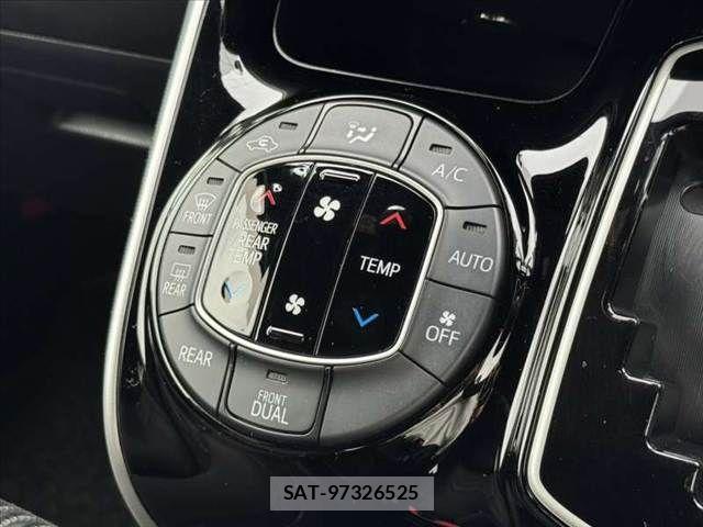 Toyota VOXY 2018-02 7360411-23