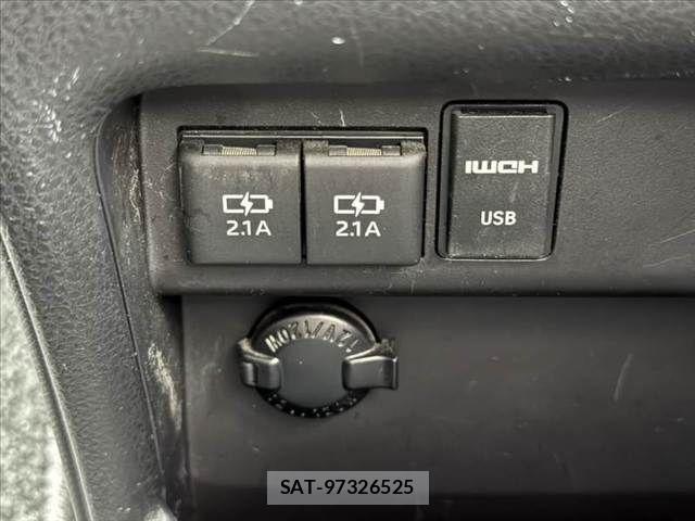 Toyota VOXY 2018-02 7360411-28