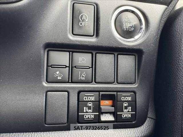 Toyota VOXY 2018-02 7360411-4