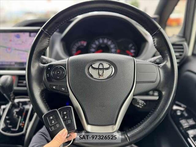 Toyota VOXY 2018-02 7360411-5