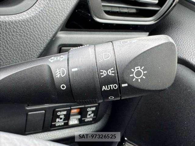 Toyota VOXY 2018-02 7360411-6
