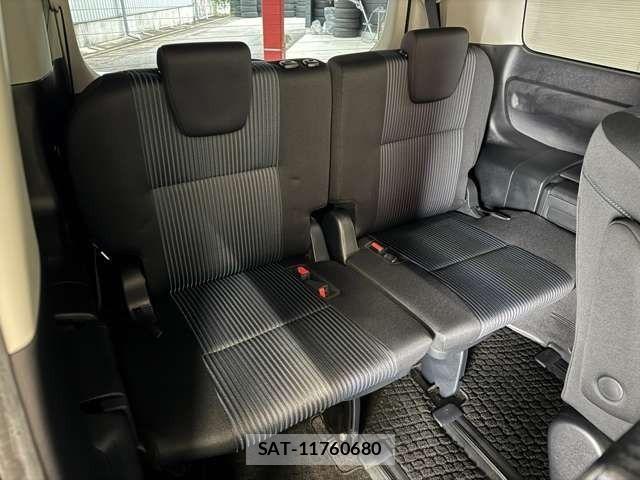 Toyota VOXY 2016-08 7360420-10