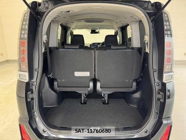 Toyota VOXY 2016-08 7360420-11