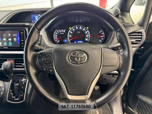 Toyota VOXY 2016-08 7360420-12