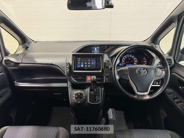 Toyota VOXY 2016-08 7360420-1