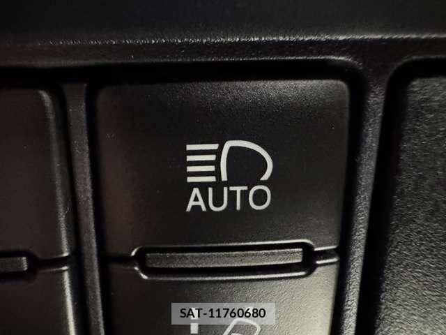 Toyota VOXY 2016-08 7360420-23