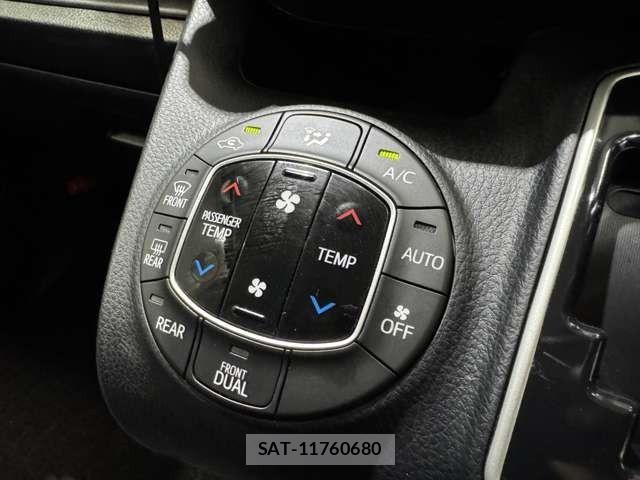 Toyota VOXY 2016-08 7360420-25